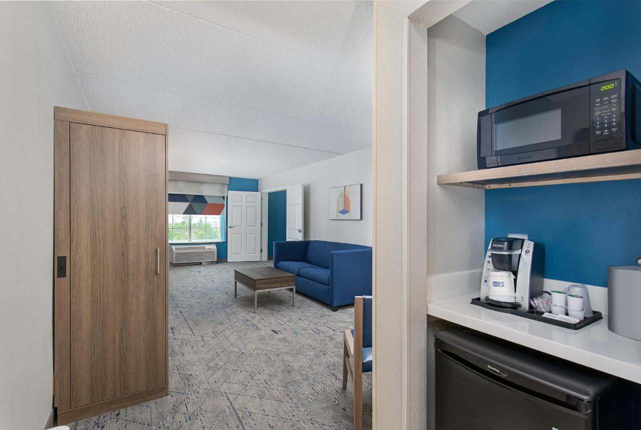 Holiday Inn Express & Suites Columbus At Northlake By Ihg Luaran gambar